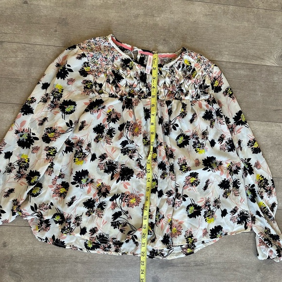 Xhilaration Women’s Floral Flowy Rustic Blouse XS EUC
Polyester - Picture 6 of 7